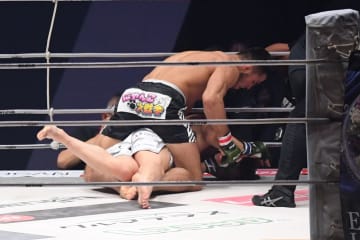 朝倉未来、１回ボコボコ壮絶KO負け…フェザー級王者の桁外れな怪力パワーに屈す　試合直後は担架で運ばれ会場悲鳴