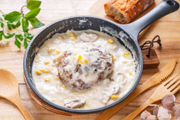 コウケンテツ『ドイツ風ハンバーグ』のレシピを公開！ふっくらジューシーで濃厚きのこソースが絶品すぎると話題に「このハンバーグが食卓に出てきたら、みんなテンション上がりそうですよね」「めちゃくちゃ美味しそう。冬のご馳走ですね〜」