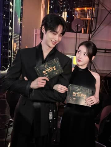 俳優ビョン・ウソク＆IU（アイユー）、すでにケミストリー成立…とてもお似合いの2人