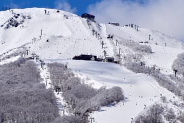 74歳のおじいちゃん “スノーボード中” に『転倒』”孫が緊急通報” あたりが騒然 ネットで話題に「年相応のプレイを…」「本人にとっては幸せだったのでは？」