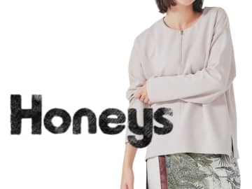 【ハニーズのグレージュ】がいい仕事する！ 40・50代に似合う「オンオフ兼用トップス」