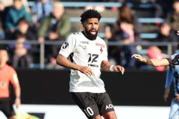 金沢、38歳FWパトリックとの契約更新を発表「来シーズン目標を掴みましょう」