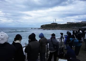 初日の出は雲の中　「日本一早い」銚子・犬吠埼