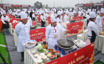 中国重慶市で魚料理コンテスト