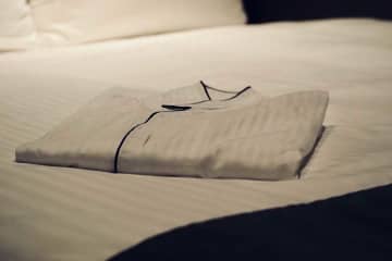 ホテルで館内着のまま歩き回るのはなぜNG？　“マナー違反”にならないための正しい使い方とは