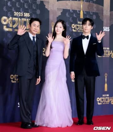 【PHOTO】チョン・ソミンから宇宙少女 ボナまで「2025 SBS演技大賞」レットカーペットに登場