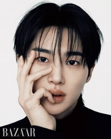 ビョン・ウソク、洗練されたムードのグラビアを公開…多彩なヘアスタイルで魅力アピール