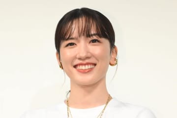 永野芽郁　田中圭、坂口健太郎らに続く…おそろいコーデ「第４の男」との本当の仲