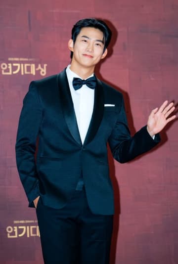 「愛してるよ、ジヘ」木村拓哉と共演したオク・テギョン（2PM）、授賞式で“愛の告白”！結婚相手の実名明かす