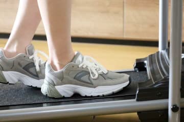 どっちが痩せる？「ランニングマシン」と「外を走る」【トレーナー解説】