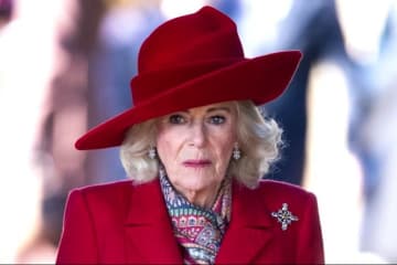 英カミラ王妃、10代の頃に列車で襲われた経験語る　公の場では初めて