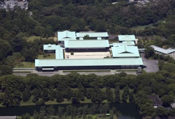 皇居で新年祝賀の儀　両陛下に皇族らあいさつ