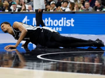 スパーズのウェンバンヤマがニックス戦で負傷退場…長期離脱級の大ケガは免れた模様