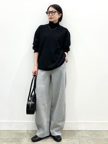 『グレーのスウェパン ＝ 部屋着見え』を回避！【GU】40・50代が試したい「サマ見えコーデ」