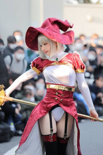 えなこが6年ぶりにコミケでコスプレ披露！大勢のファンが詰めかけウォールならぬ“えなこロード”が形成