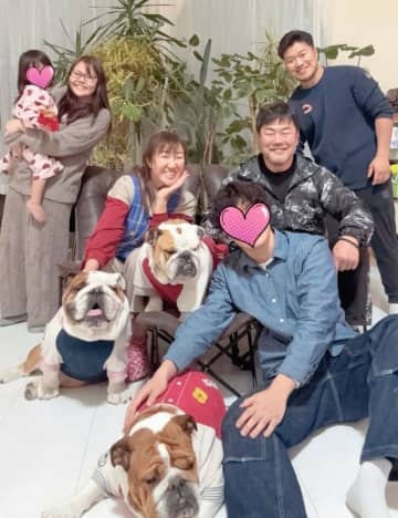 北斗晶、2026年の幕開けに家族写真を披露「家族皆が揃って元気で新年を迎えられ感謝」