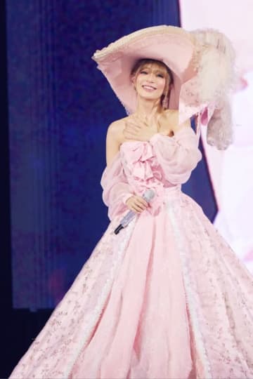 浜崎あゆみ、カウントダウンライヴを“聖地”代々木で開催。2026年アリーナツアー開催も発表