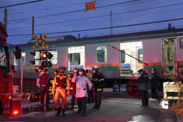 宇都宮線電車が車と衝突、埼玉　一部脱線、新白岡―久喜間の踏切