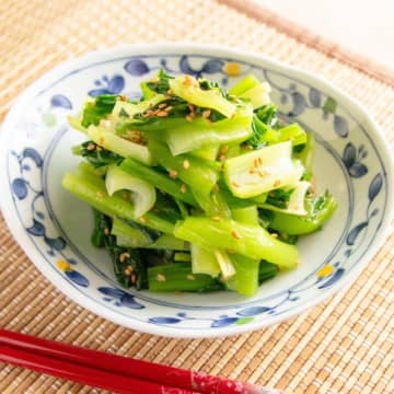 【小松菜の副菜】白だしと酢で失敗しない！なます風ごま和えの簡単レシピ