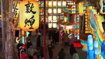 中国・敦煌市でランタン祭り