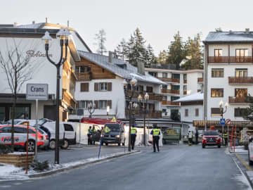 スイスのスキーリゾートで火事　多数死傷