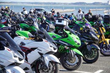 カワサキ乗りが浜名湖に集結！27年の歴史を持つKCBM