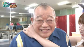 コスプレ美女の“ご褒美キス”に鶴瓶が満面の笑み 霜降り・せいや「初日の出みたいな顔」