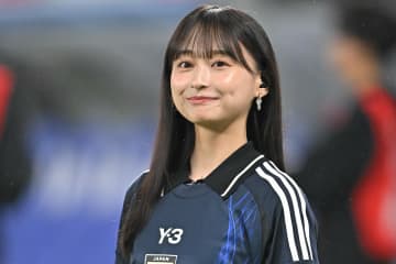 サッカー大好き元アイドルが大みそかに投稿した“一枚”に騒然「ええっ!? 」「どっちが年上か分からない笑」