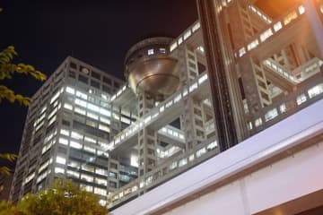 新生フジテレビが抱える原告と被告「２つの裁判」 中居正広氏めぐる混乱続く