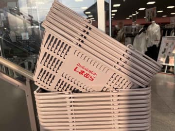 【しまむらの淡色】が大人にドンピシャ！ キラッと上品♡「着回し力100点スカート」