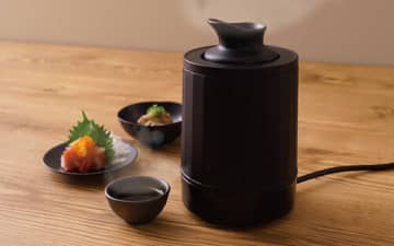 寒い冬ほど欲しくなる！ 熱燗の温度を簡単キープ サンコーの「湯煎式酒燗器」