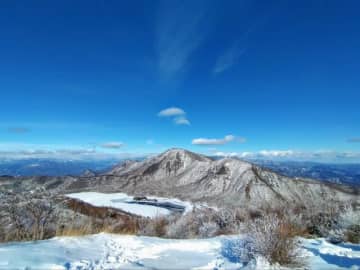美しすぎる「真冬の絶景」1月・日本百名山「赤城山」に広がる「氷の芸術」の世界