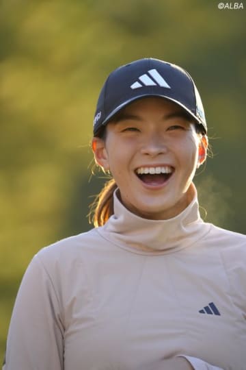 渋野日向子は“お馬さんポーズ”、晴れ着姿を披露する選手も　女子プロゴルファーたちが新年のご挨拶