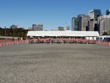 元日の都心を自転車で走った、日本橋、銀座、皇居をめぐり、遅いランチはサイゼリアで