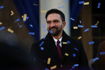 NY新市長「新時代の幕開け」　就任式で宣言、物価高対策を誓う