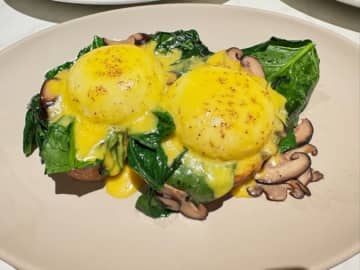 【表参道】「サラベス 表参道店」開放的な空間で楽しむ、表参道店限定の一皿