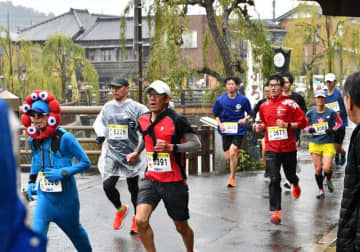 田村亮さんも力走　香取小江戸マラソン　21部門、4300人エントリー