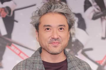 「これは二度見」　まさかの登場にムロツヨシも仰天、元日ジョギングの竹内涼真に「脚長っ!!」「奇跡すぎるw」