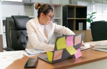 生きるのに精一杯だった55歳が試験に合格！ 転職したら『夢の海外旅行』にも行けるかも