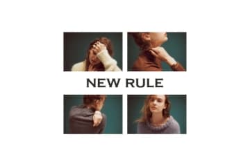 普通のニットがキレイに変わる「アクセサリーづかいの法則」