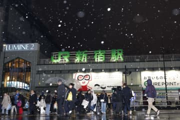 東京都心で初雪　昨年より14日遅く