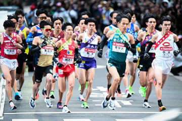 箱根駅伝、映りこむ沿道ボランティアの意外な正体「泣ける」「知らなかった」　日テレアナが紹介