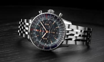 【ブライトリング】ブラックのマザーオブパールが艶やかに輝く「ナビタイマー」の日本限定モデル