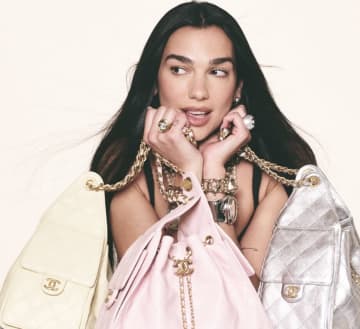 「はぁ、なんて可愛いの……」いつもの私が一瞬で優雅に。チェーンの魔法にときめく、大人の『CHANEL 25』