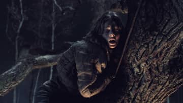 「ホラー映画は痛みを描かないと意味がない」E・L・カッツ監督が追求した“ゴア哲学”とは？『ヴィレッジ 声帯切村(コエキリムラ)』