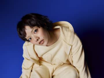 あいみょん、デビュー10周年を記念し＜AIMYON 10th anniversary LIVE 2026 「、、、」 IN 阪神甲子園球場＞開催決定。4年ぶりに地元・甲子園へ
