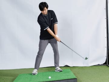 ドライバーが飛ばないなら「左ツマ先前」にボールを置こう！苦手克服レッスン