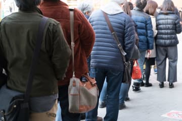 ロシア人訪日客が “倍増”『約19万人超え』背景に “ビザ手数料無料” ネットでコメント殺到「日本のビザ取得が”最短4日・手数料無料”という状況には違和感がある…」「ロシア政府は日本を敵国扱いしているのに日本政府は訪日ロシア人を普通に受け入れているんだろう?」