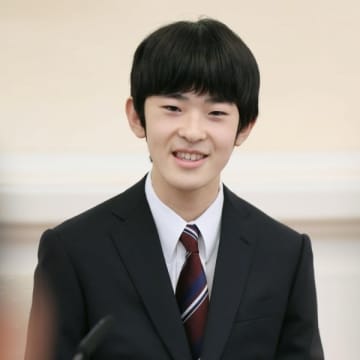 悠仁さま初の新年一般参賀 20年後「隣に立つ皇族」は誰か？ 皇室に訪れる晩婚・少子化の波