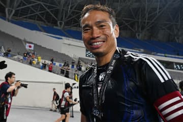 新年早々、豪華3ショットに興奮「最高のチーム」　前人未到の5大会連続へ「伝説を残す」